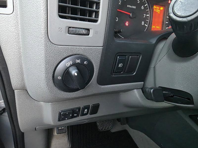 Used 2018 Nissan NV 3500 SL image 27