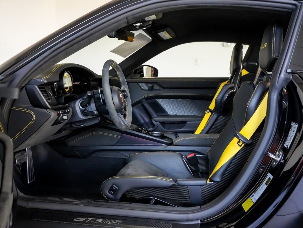 Certified 2025 Porsche 911 GT3 RS RWD image 5