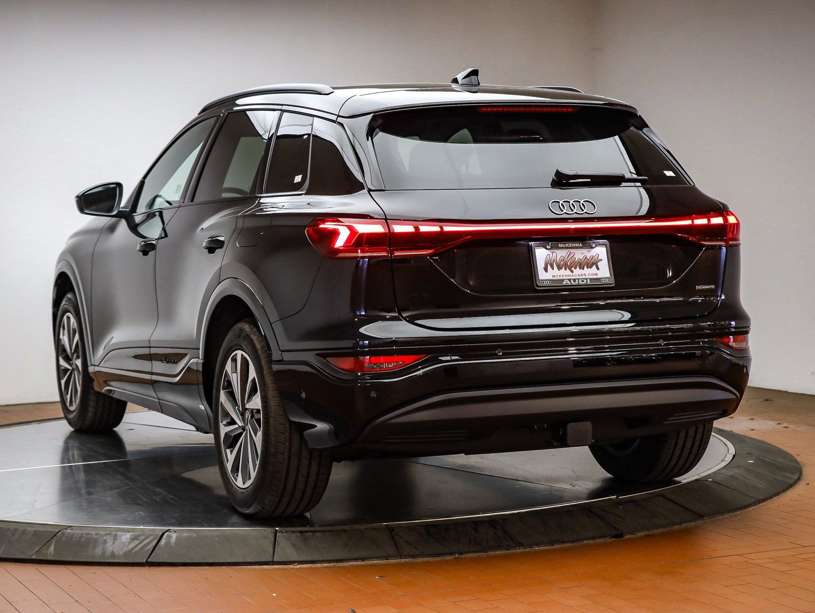 New 2025 Audi Q6 e-tron Premium AWD/4WD image 11