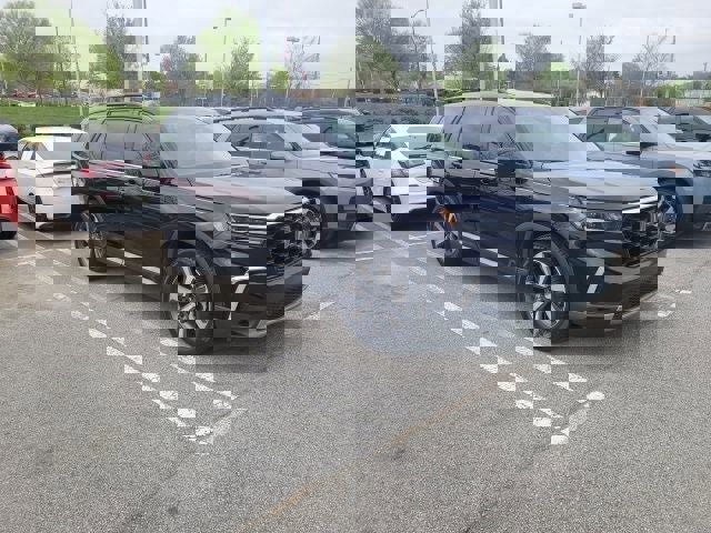 Used 2024 Honda Pilot Touring image 3