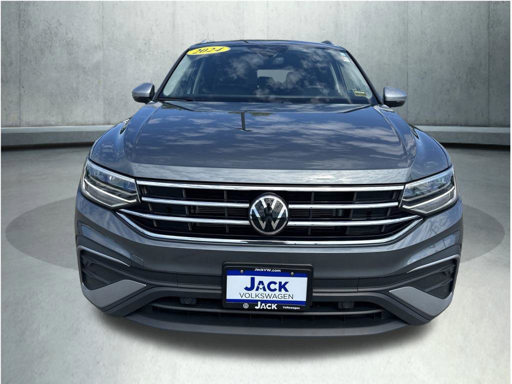 Used 2024 Volkswagen Tiguan Wolfsburg Edition AWD/4WD image 11