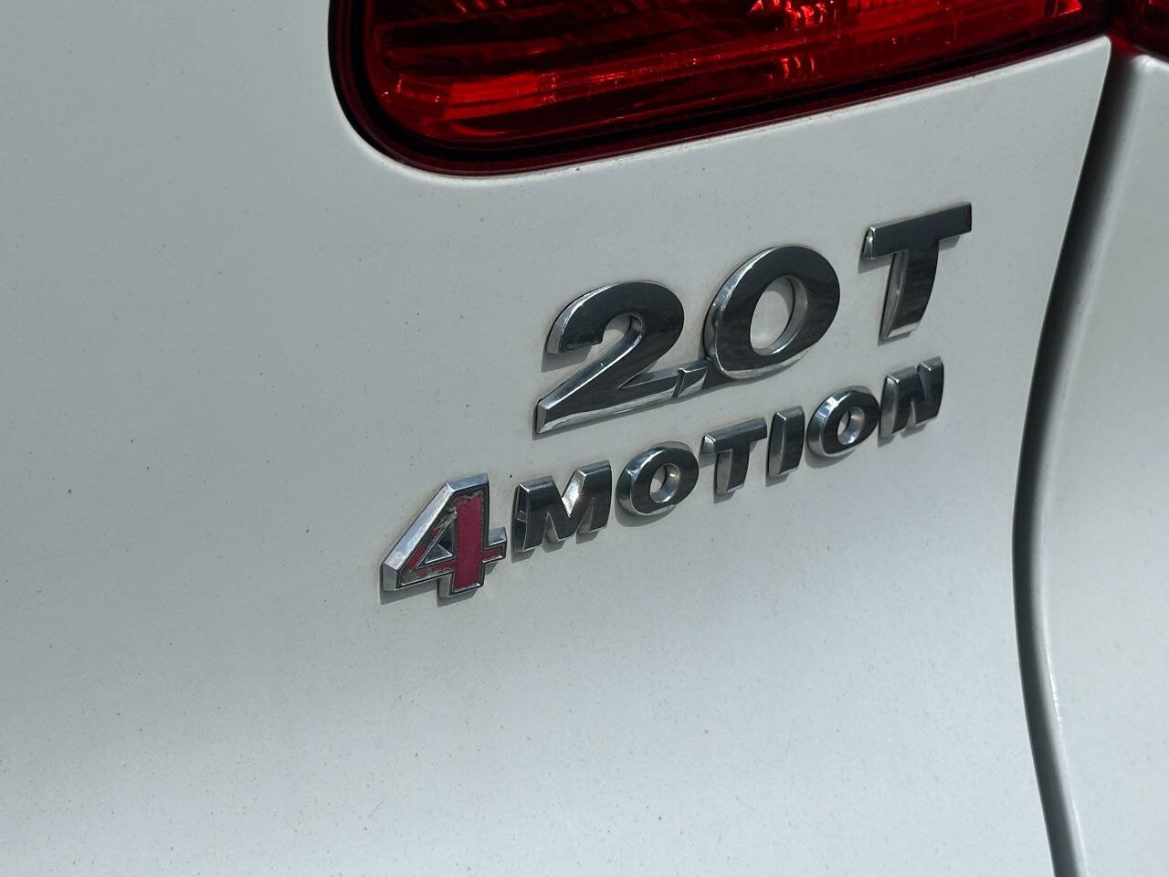 Used 2011 Volkswagen Tiguan SE image 6