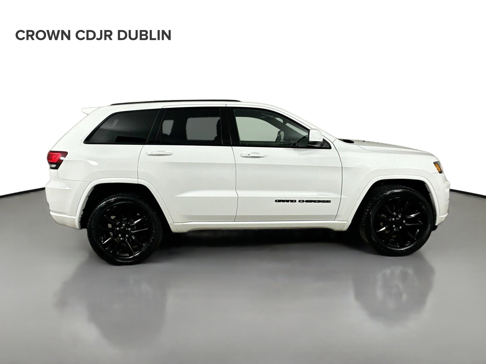 Used 2018 Jeep Grand Cherokee Altitude AWD/4WD image 4