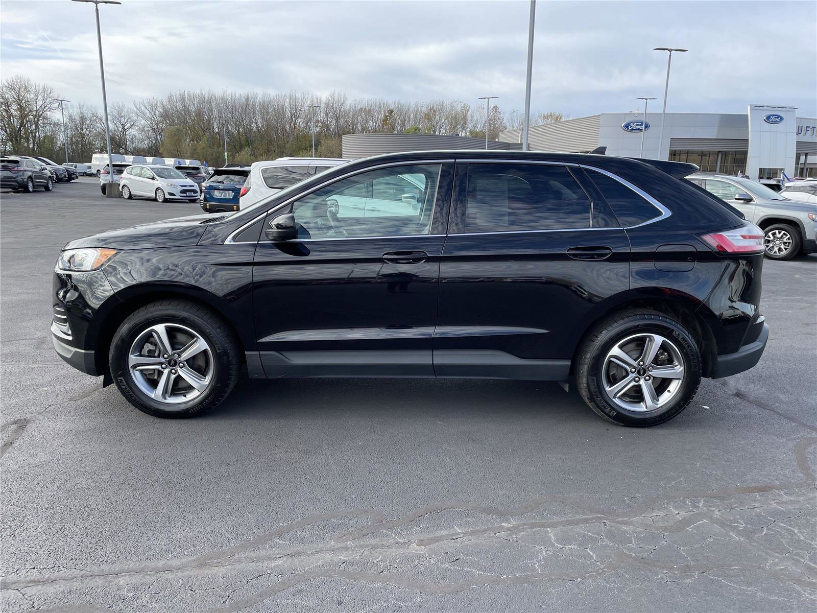 Used 2024 Ford Edge SEL w/ Convenience Package image 2