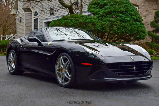 Used 2016 Ferrari California T RWD image 12
