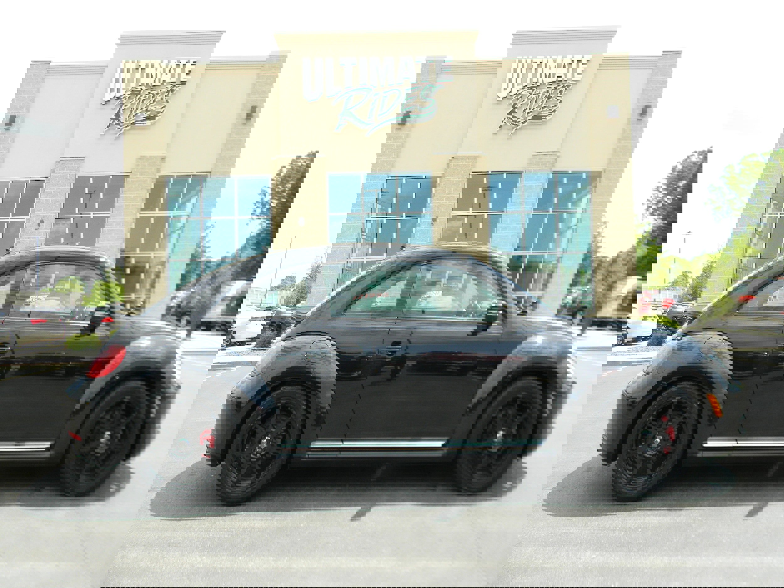 Used 2012 Volkswagen Beetle 2.0T image 1