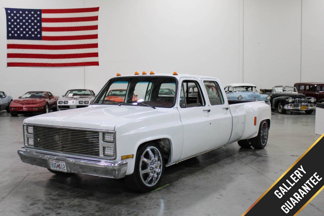 Used 1988 Chevrolet Silverado 3500 2WD Crew Cab image 1