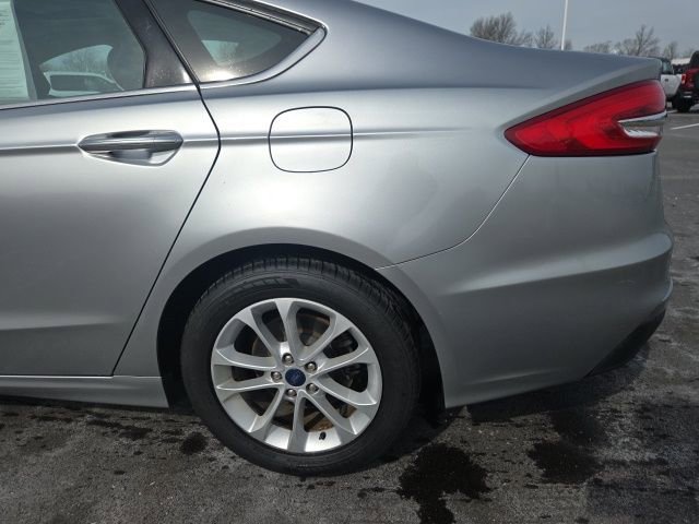 Used 2020 Ford Fusion SE image 12