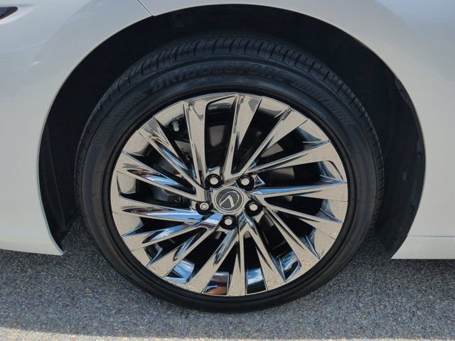 Certified 2025 Lexus ES 350 Ultra Luxury w/ Accessory Package (Z2) FWD image 11