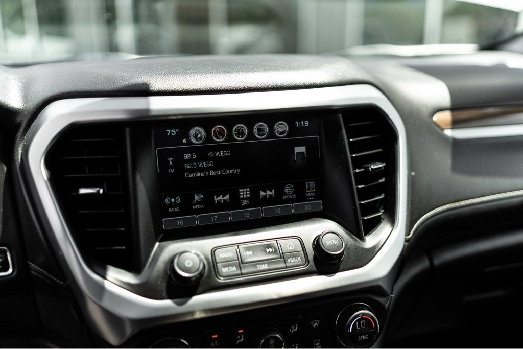 Used 2017 GMC Acadia SLE w/ Driver Alert Package I FWD image 19