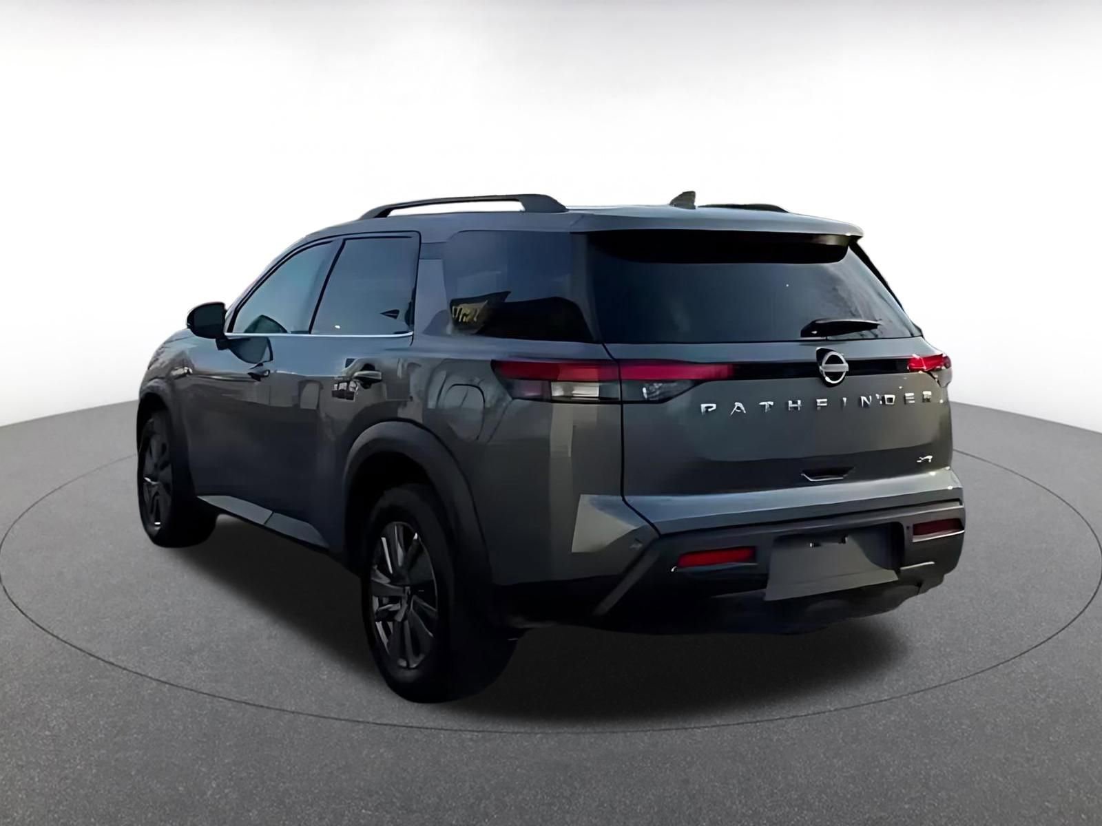 Used 2025 Nissan Pathfinder SV image 10