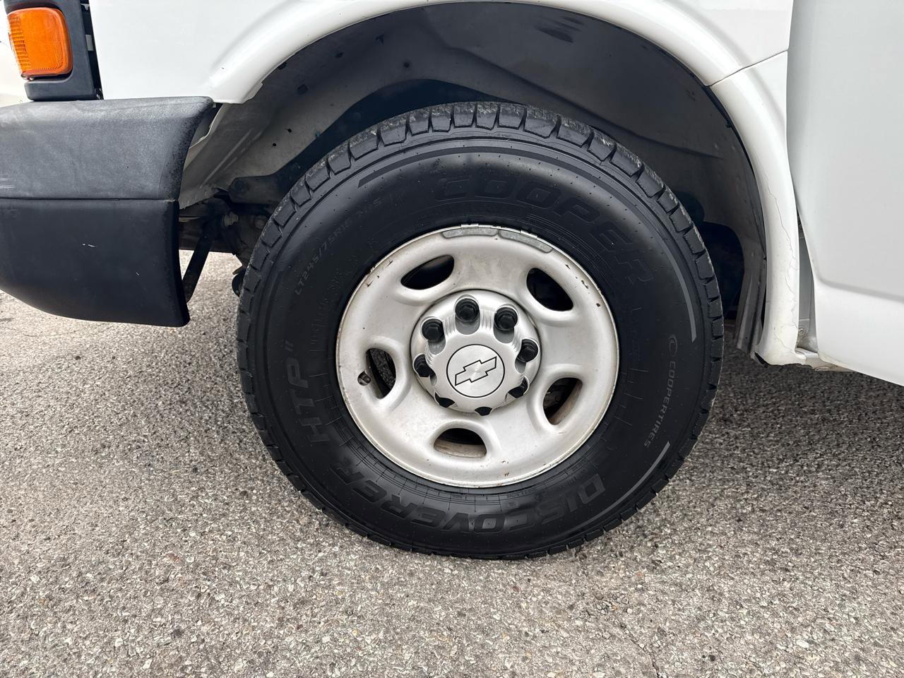 Used 2015 Chevrolet Express 2500 image 19