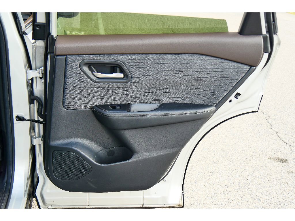 Used 2023 Nissan Rogue SV AWD/4WD image 19