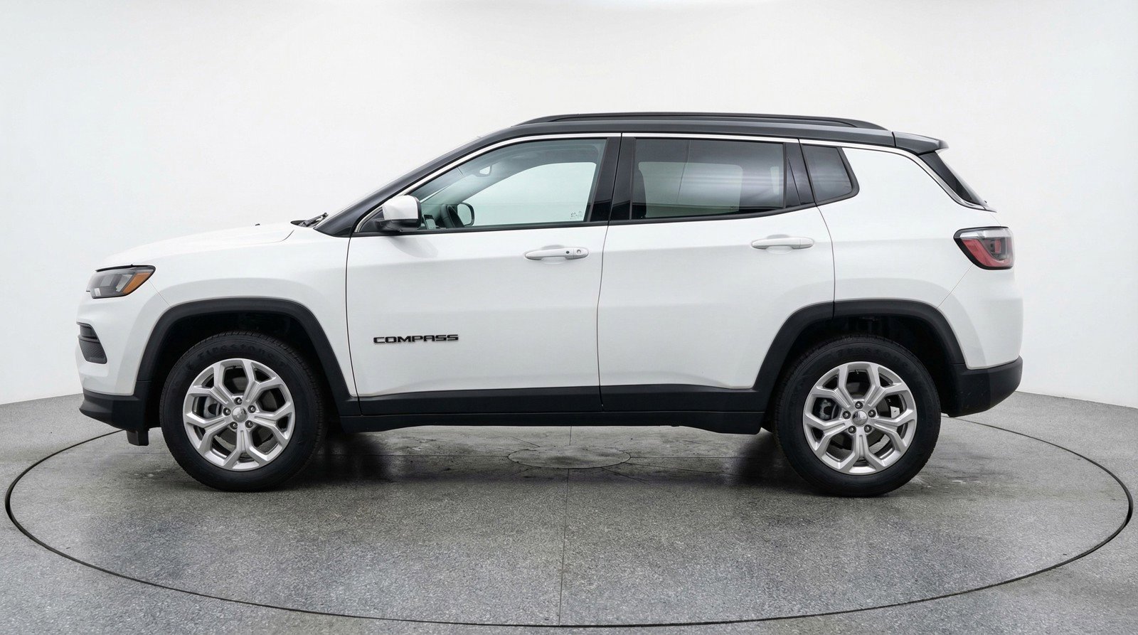 Used 2025 Jeep Compass Latitude image 5