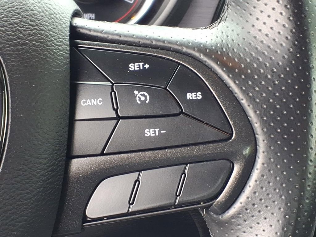 Used 2018 Dodge Challenger R/T RWD image 11