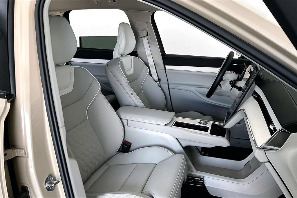 Used 2025 Volvo EX90 Plus AWD/4WD image 8