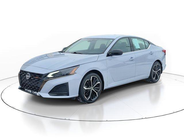 Used 2023 Nissan Altima 2.5 SR image 2