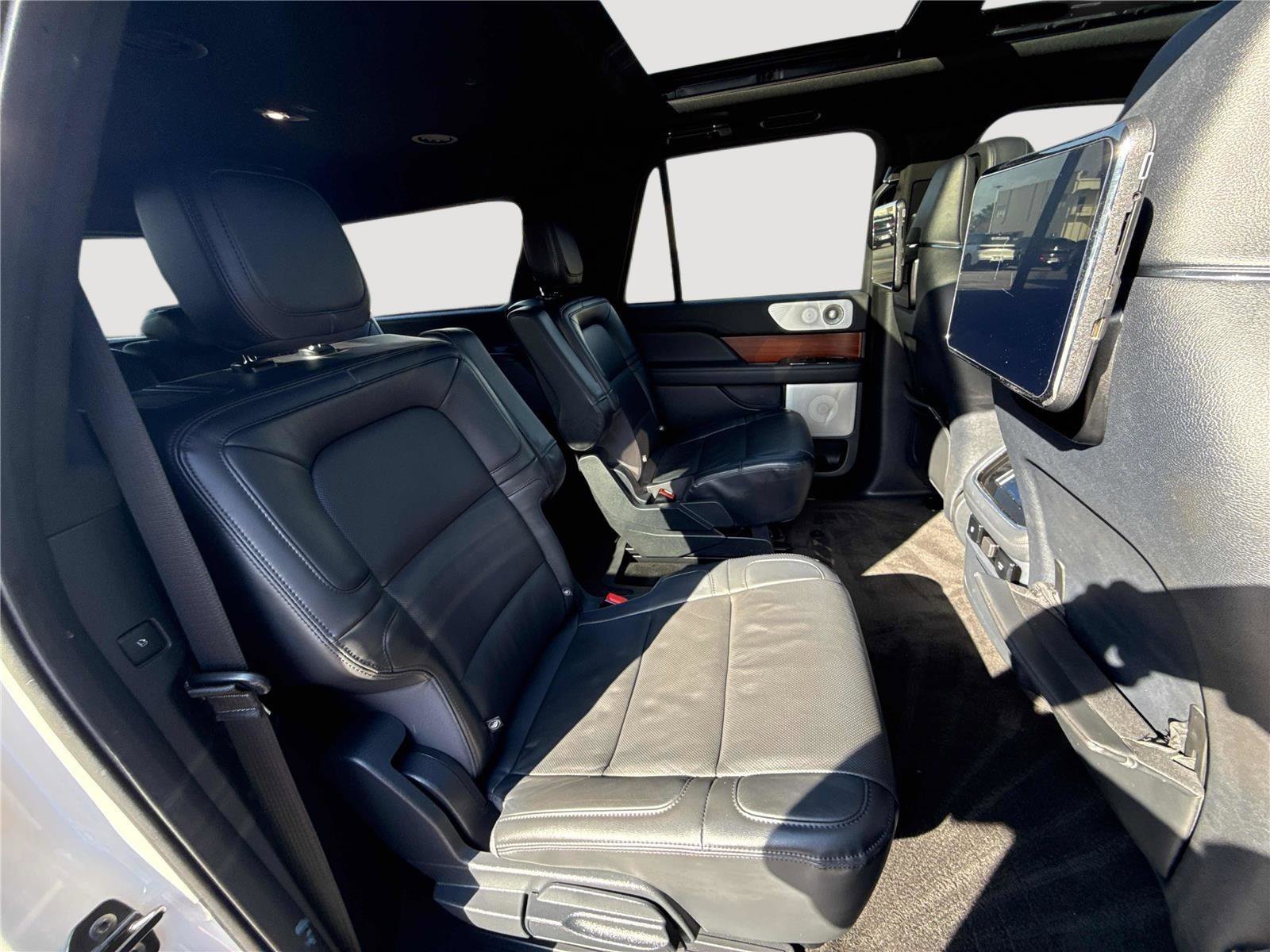 Used 2023 Lincoln Navigator L Reserve AWD/4WD image 25