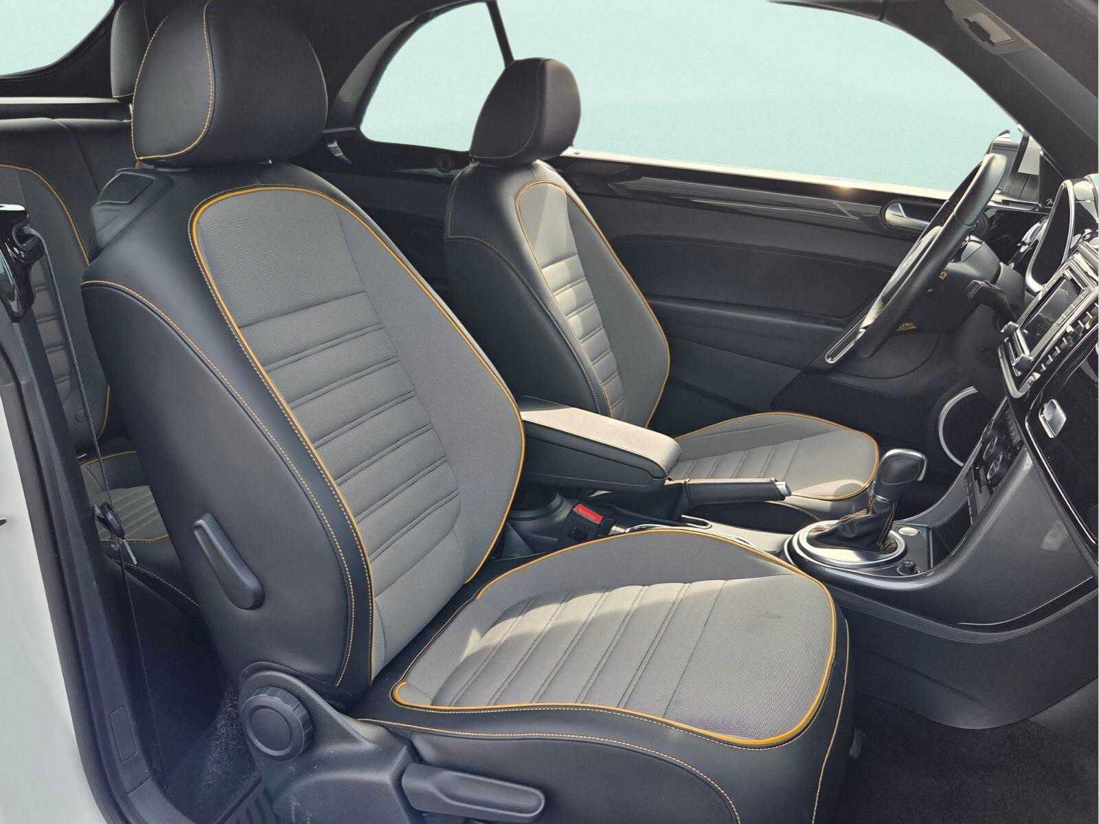 Used 2018 Volkswagen Beetle 2.0T Dune FWD image 17