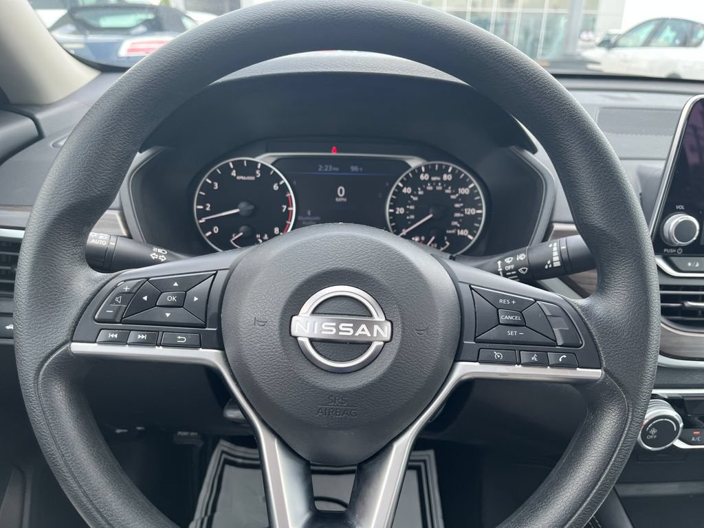 Used 2023 Nissan Altima 2.5 SV FWD image 14