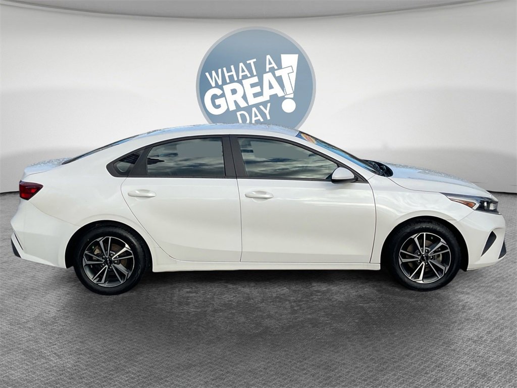 Used 2023 Kia Forte LXS image 2