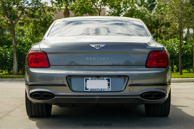 Used 2022 Bentley Flying Spur Plug-In Hybrid image 7
