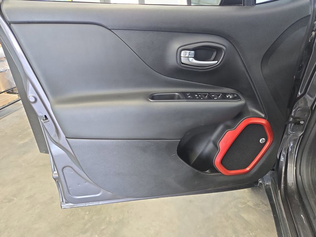 Used 2019 Jeep Renegade Trailhawk AWD/4WD image 12