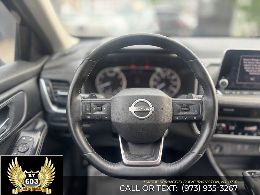 Used 2025 Nissan Rogue SV FWD image 12