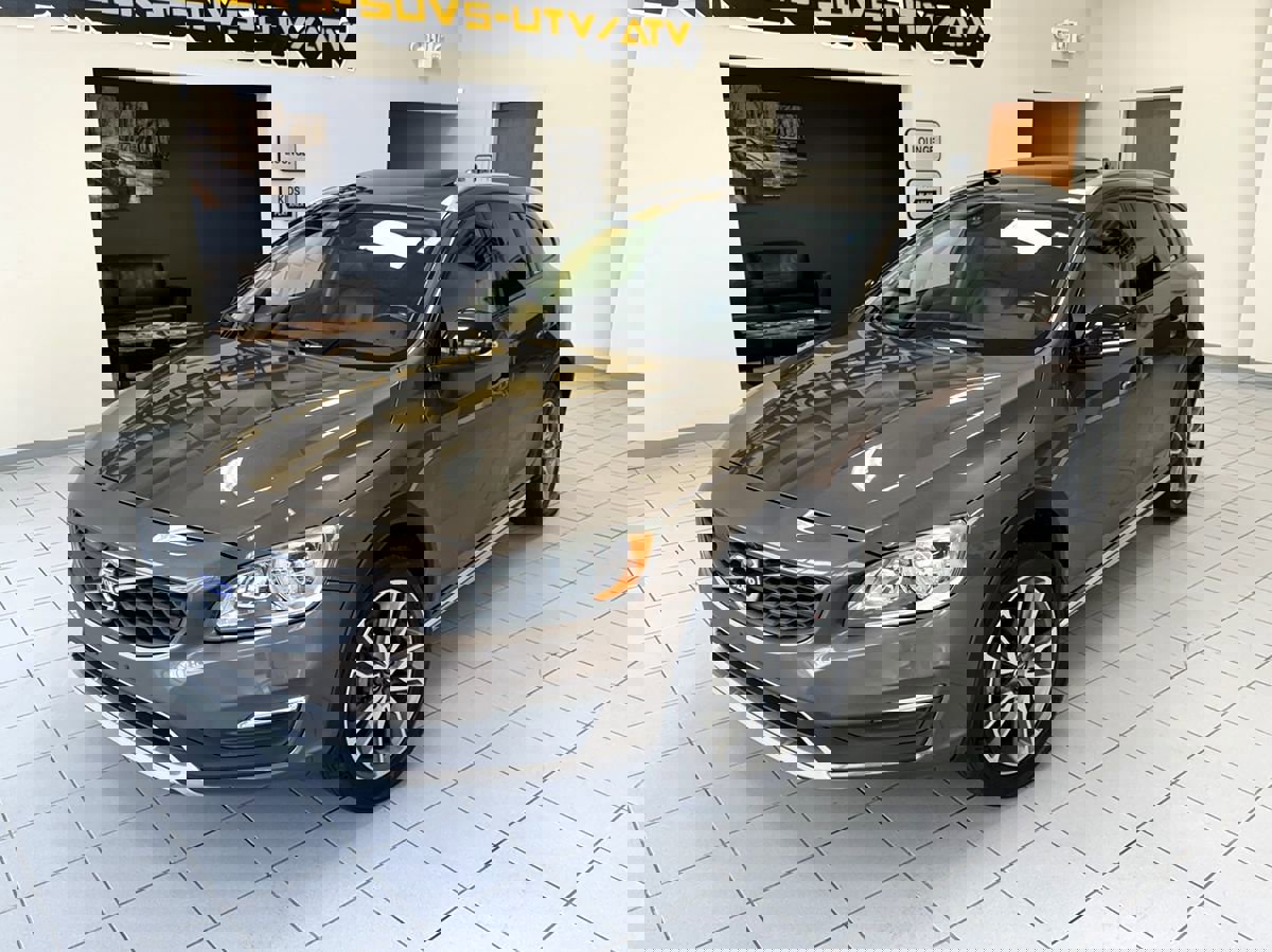 Used 2018 Volvo V60 T5 Cross Country w/ Convenience Package image 1