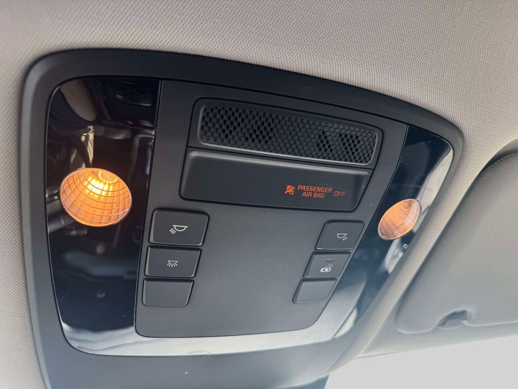 Used 2024 Kia Carnival LX FWD image 29