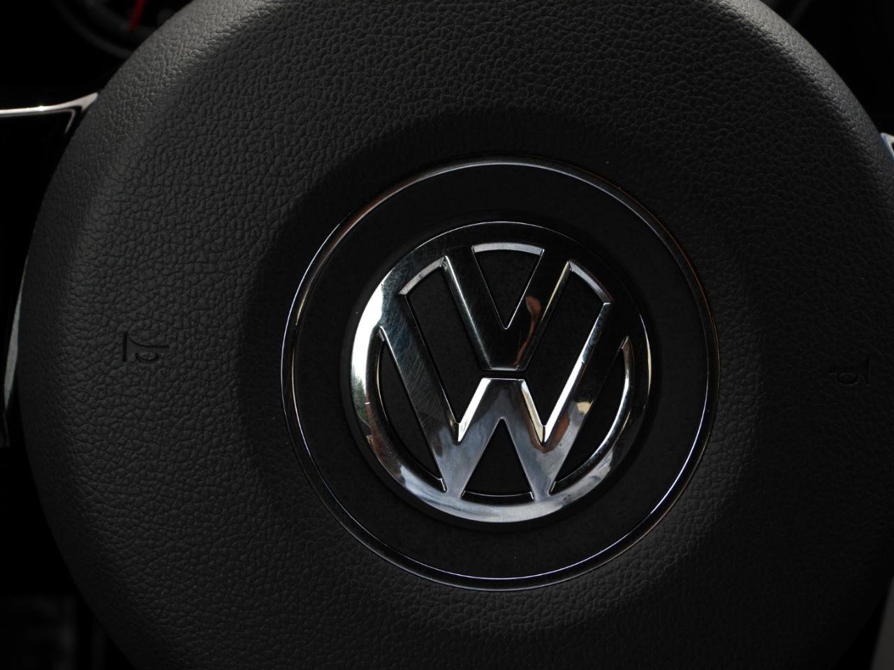 Used 2019 Volkswagen Beetle 2.0T SE FWD image 60