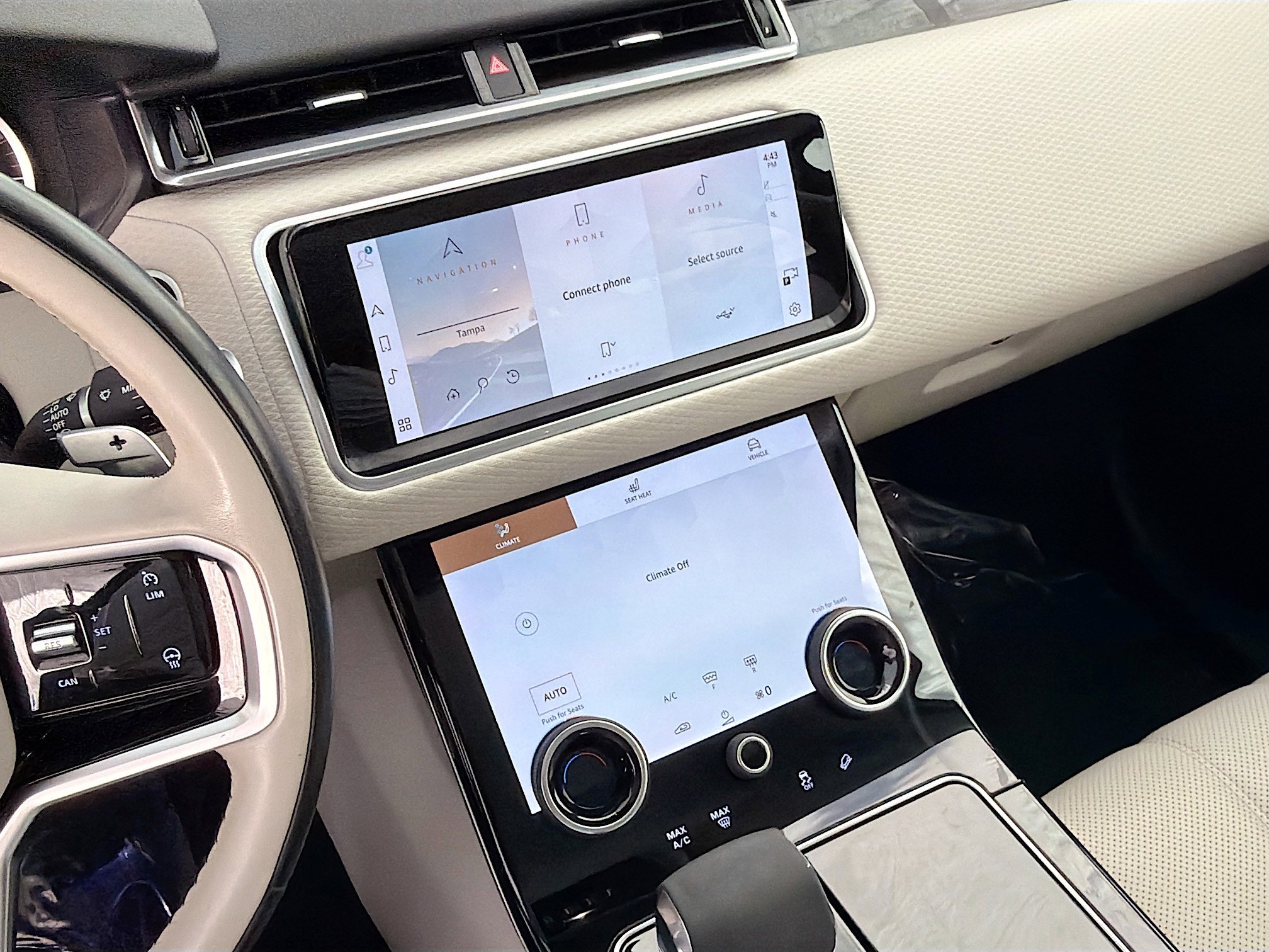 Used 2022 Land Rover Range Rover Velar R-Dynamic S image 28