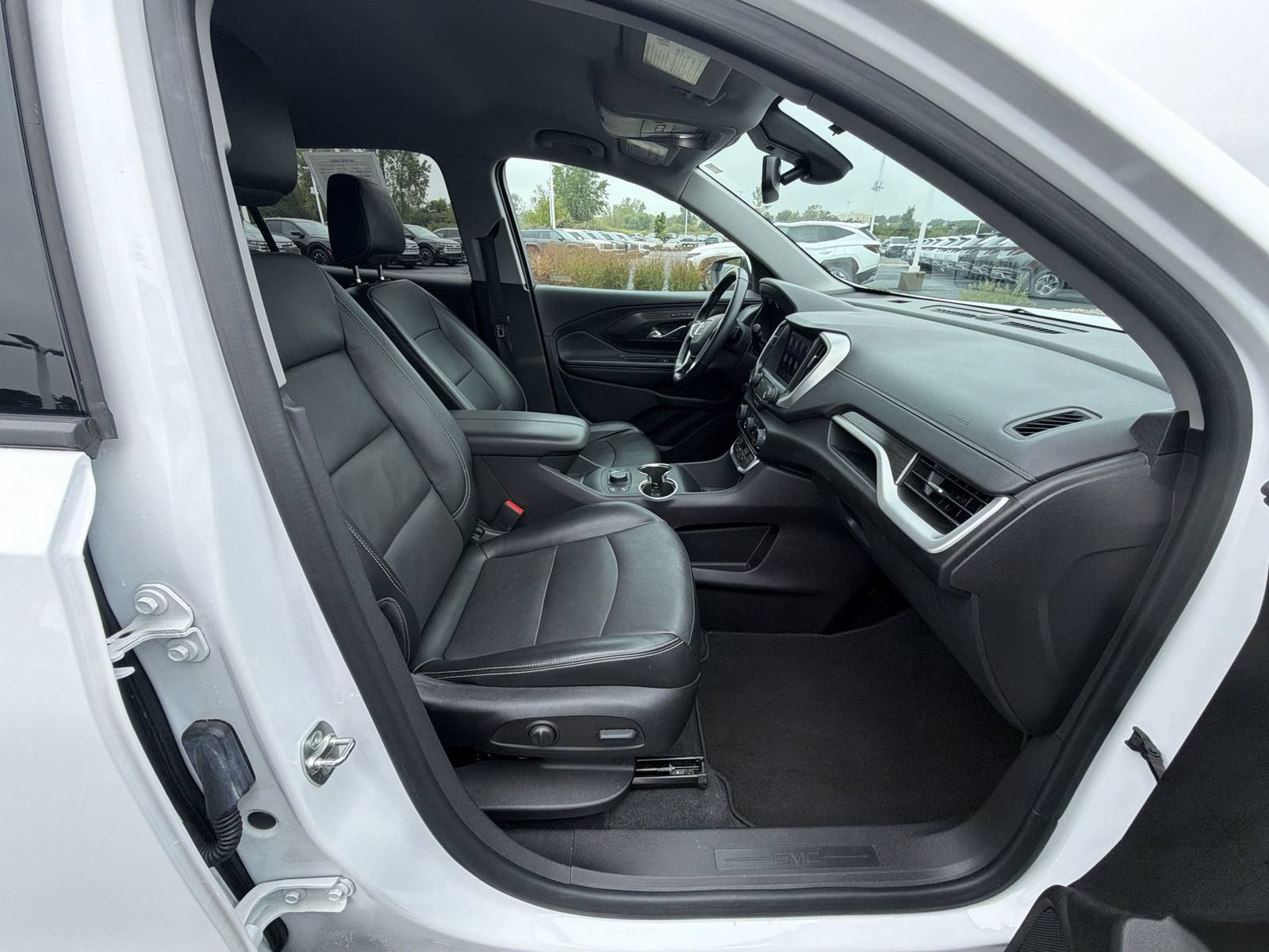 Used 2024 GMC Terrain SLT FWD image 24