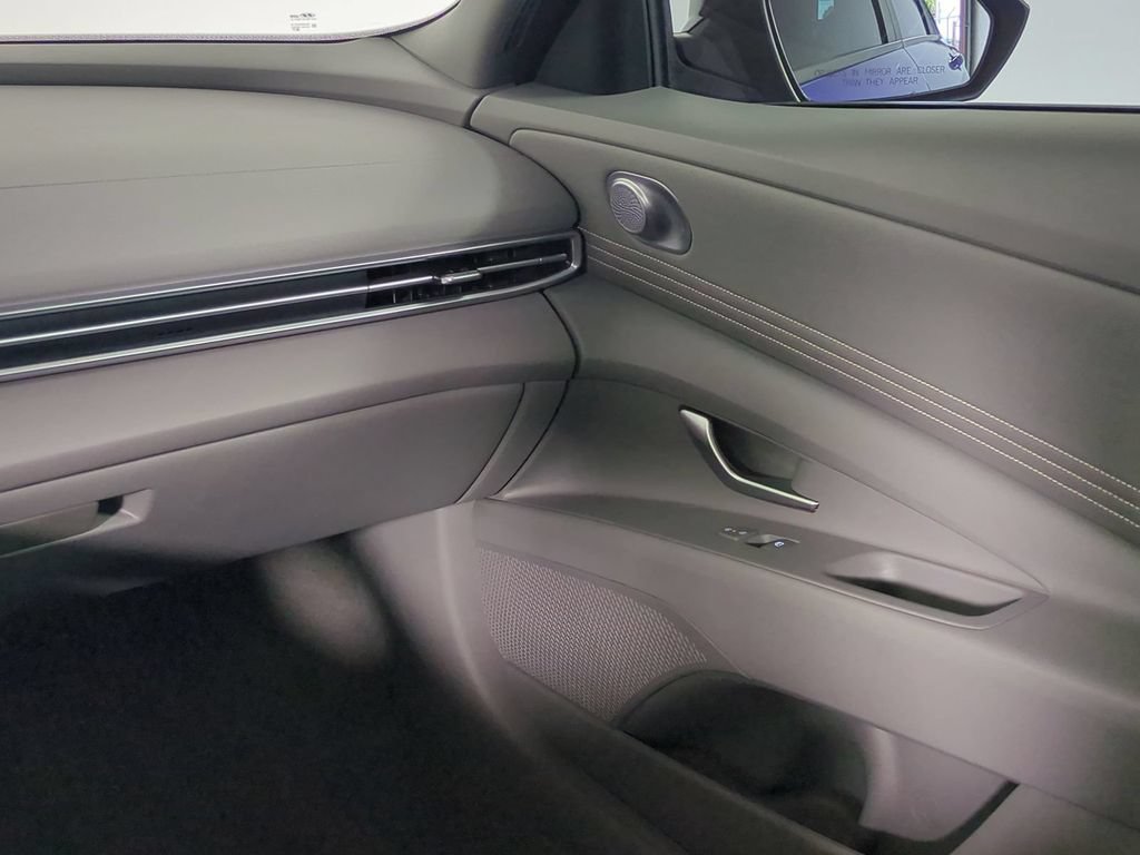 Used 2025 Hyundai Elantra Sport FWD image 18