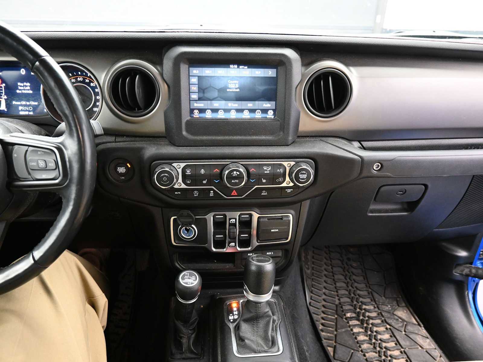 Used 2021 Jeep Gladiator Sport image 12