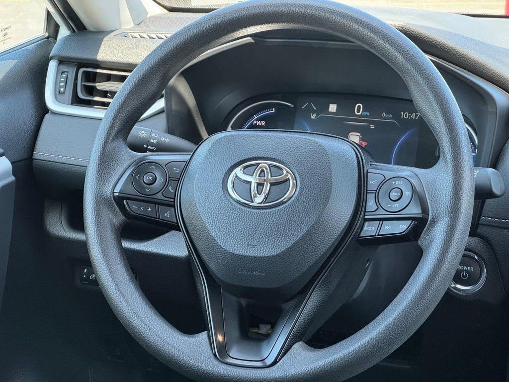 Used 2025 Toyota RAV4 XLE AWD/4WD image 12