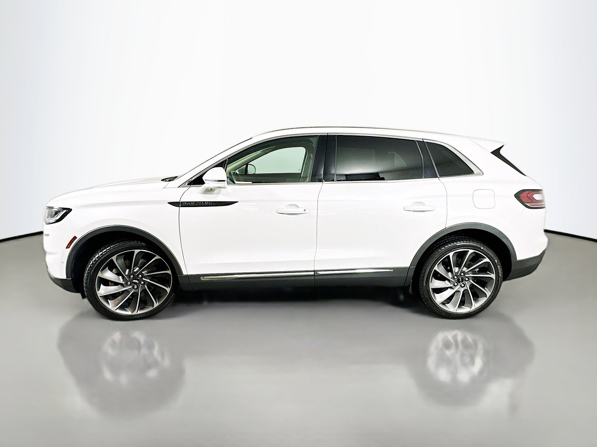 Used 2021 Lincoln Nautilus Reserve w/ Equipment Group 201A AWD/4WD image 4