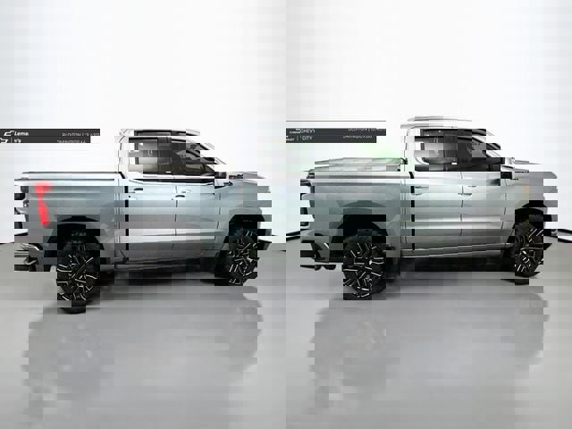 Used 2022 Chevrolet Silverado 1500 High Country w/ Technology Package image 10