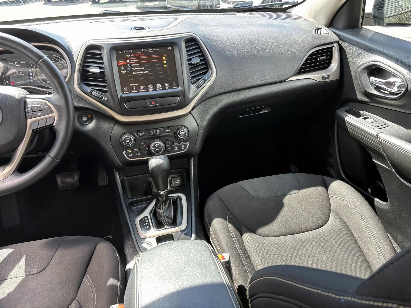 Used 2017 Jeep Cherokee Latitude w/ Comfort/Convenience Group FWD image 30