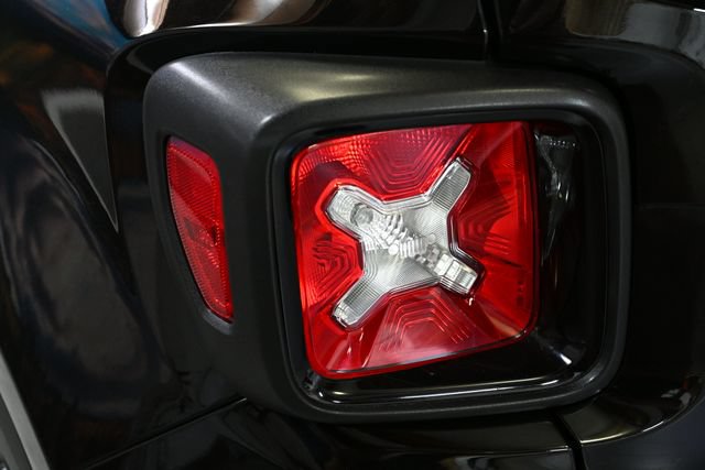 Used 2020 Jeep Renegade Altitude AWD/4WD image 15