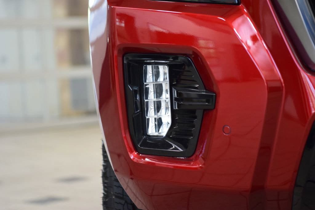 Used 2024 GMC Yukon AT4 AWD/4WD image 14