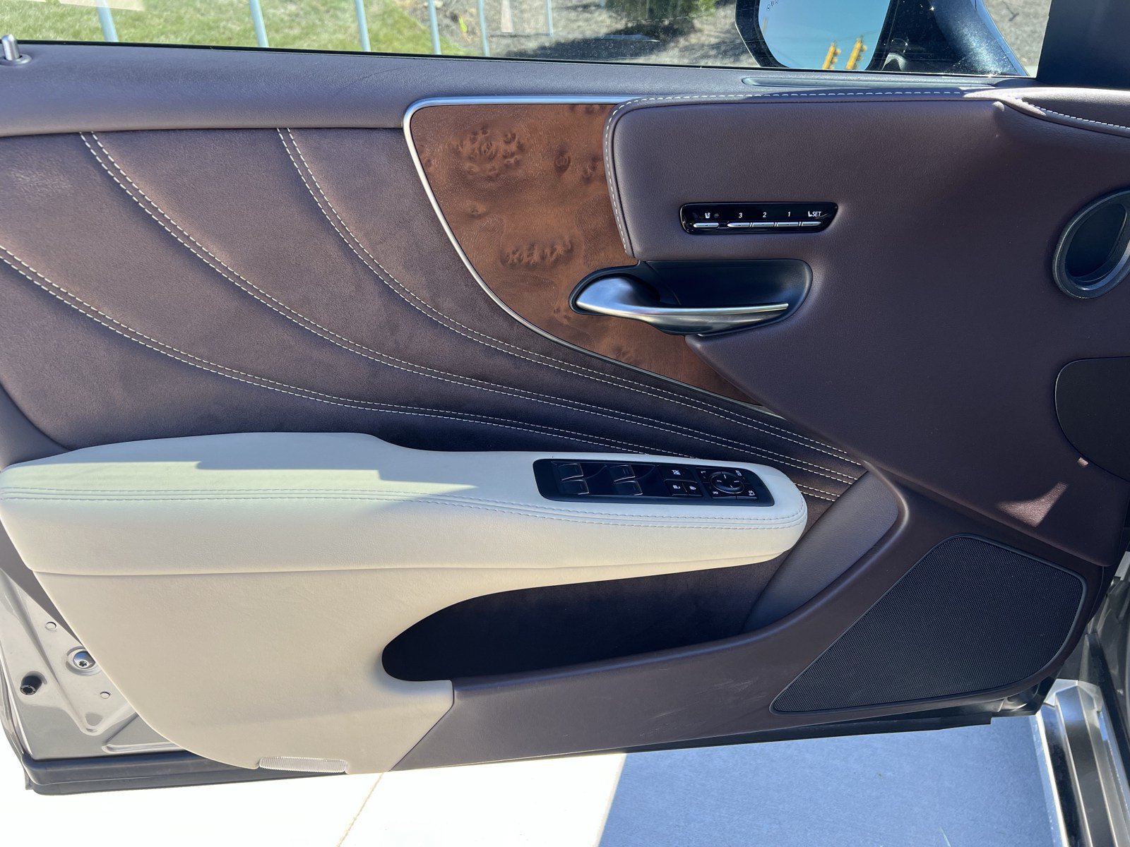 Used 2018 Lexus LS 500 w/ Accessory Package (Z2) RWD image 14