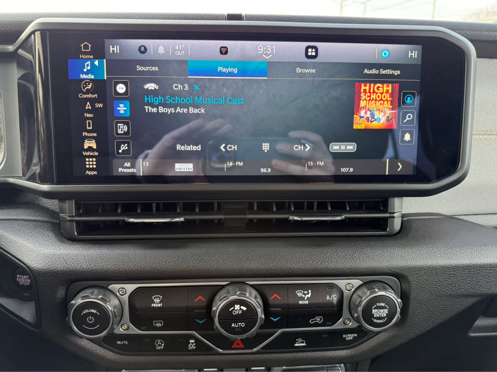 Used 2025 Jeep Gladiator Sport image 17