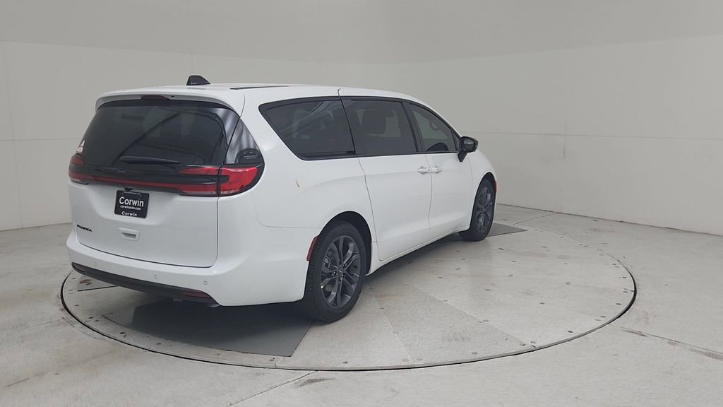 New 2026 Chrysler Pacifica Select image 14