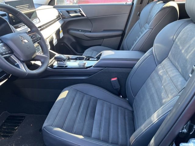 New 2025 Mitsubishi Outlander SE image 17