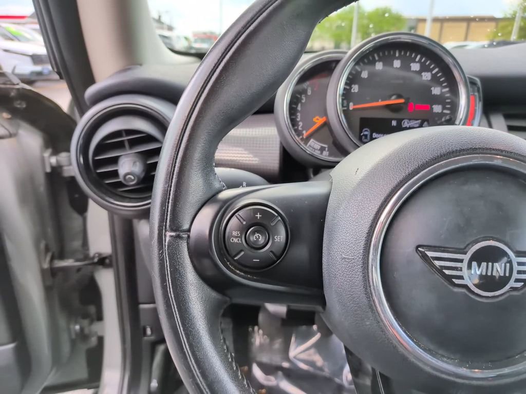 Used 2019 MINI Cooper 2-Door Hardtop FWD image 16