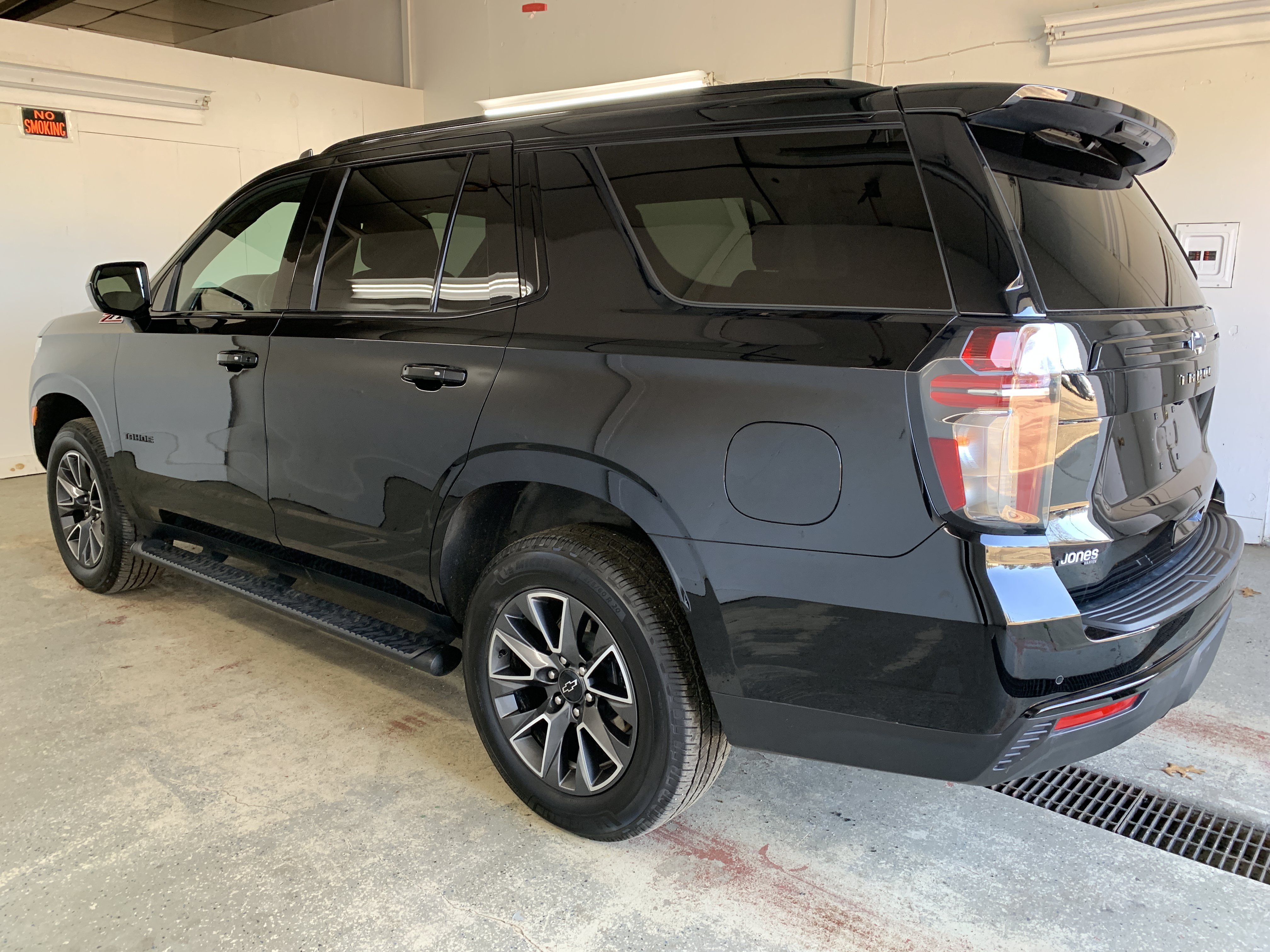 Used 2023 Chevrolet Tahoe Z71 AWD/4WD image 4