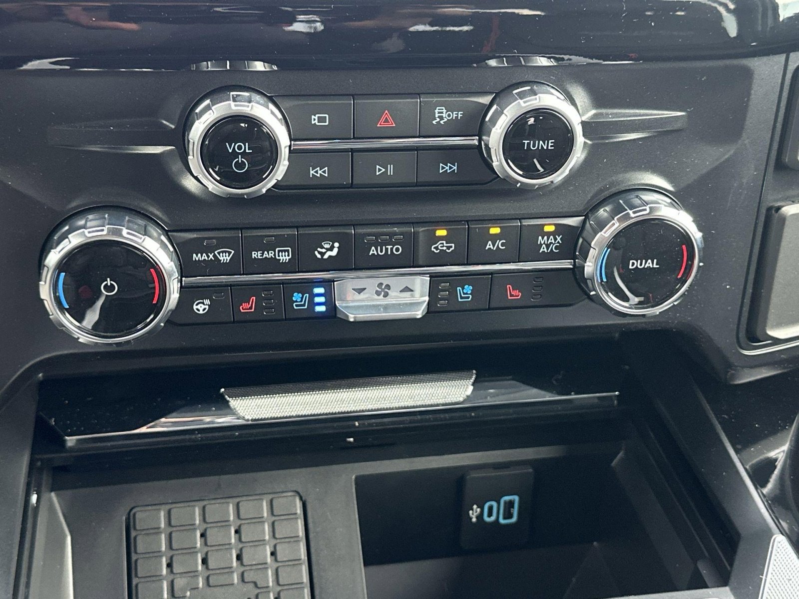 New 2025 Ford F250 Lariat w/ Lariat Ultimate Package AWD/4WD image 25