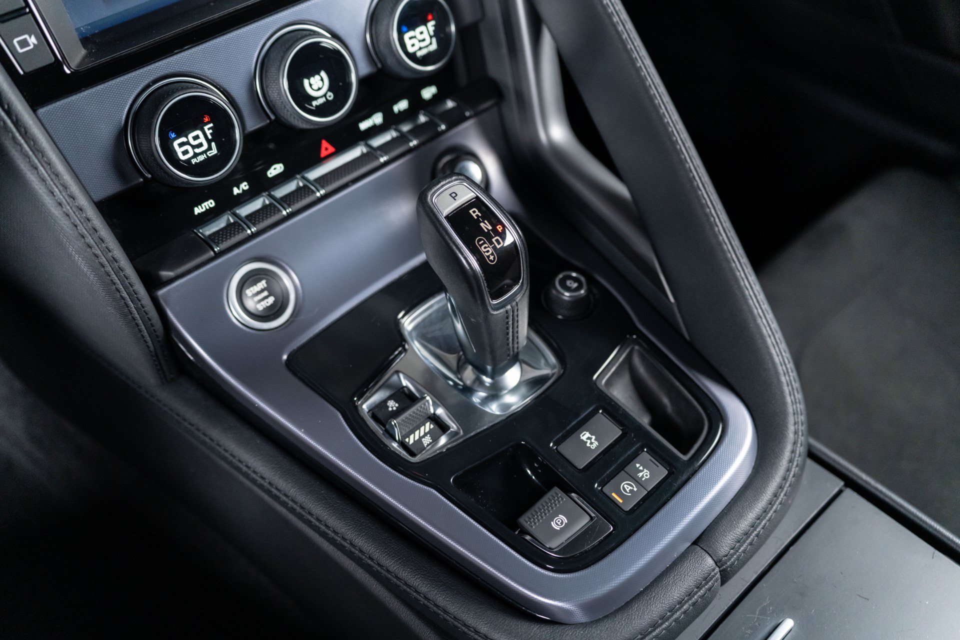 Used 2018 Jaguar F-TYPE Coupe RWD image 62