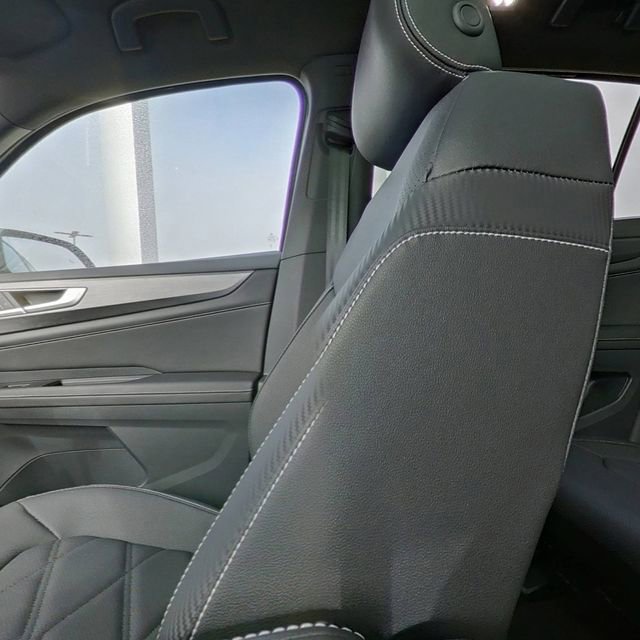 Used 2025 Volkswagen Atlas Cross Sport SE w/ Panoramic Sunroof Package image 30